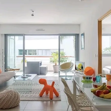 Le White Pearl : 4 Prs, Parking, Clim * Αντίμπ