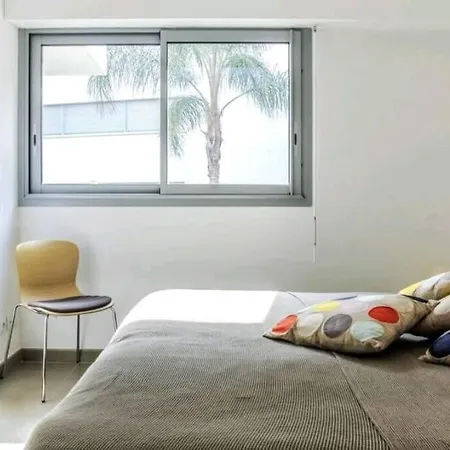 Appartement Le White Pearl : 4 Prs, Parking, Clim