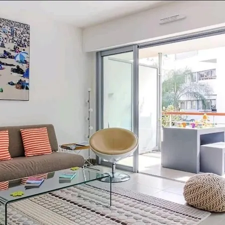 Le White Pearl : 4 Prs, Parking, Clim Apartment *