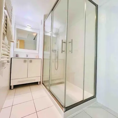 Appartement Le White Pearl : 4 Prs, Parking, Clim