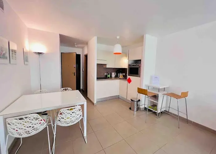 Appartamento Le White Pearl : 4 Prs, Parking, Clim
