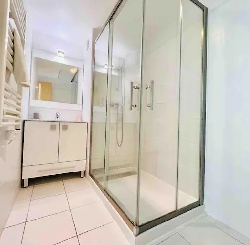 Διαμέρισμα Le White Pearl : 4 Prs, Parking, Clim